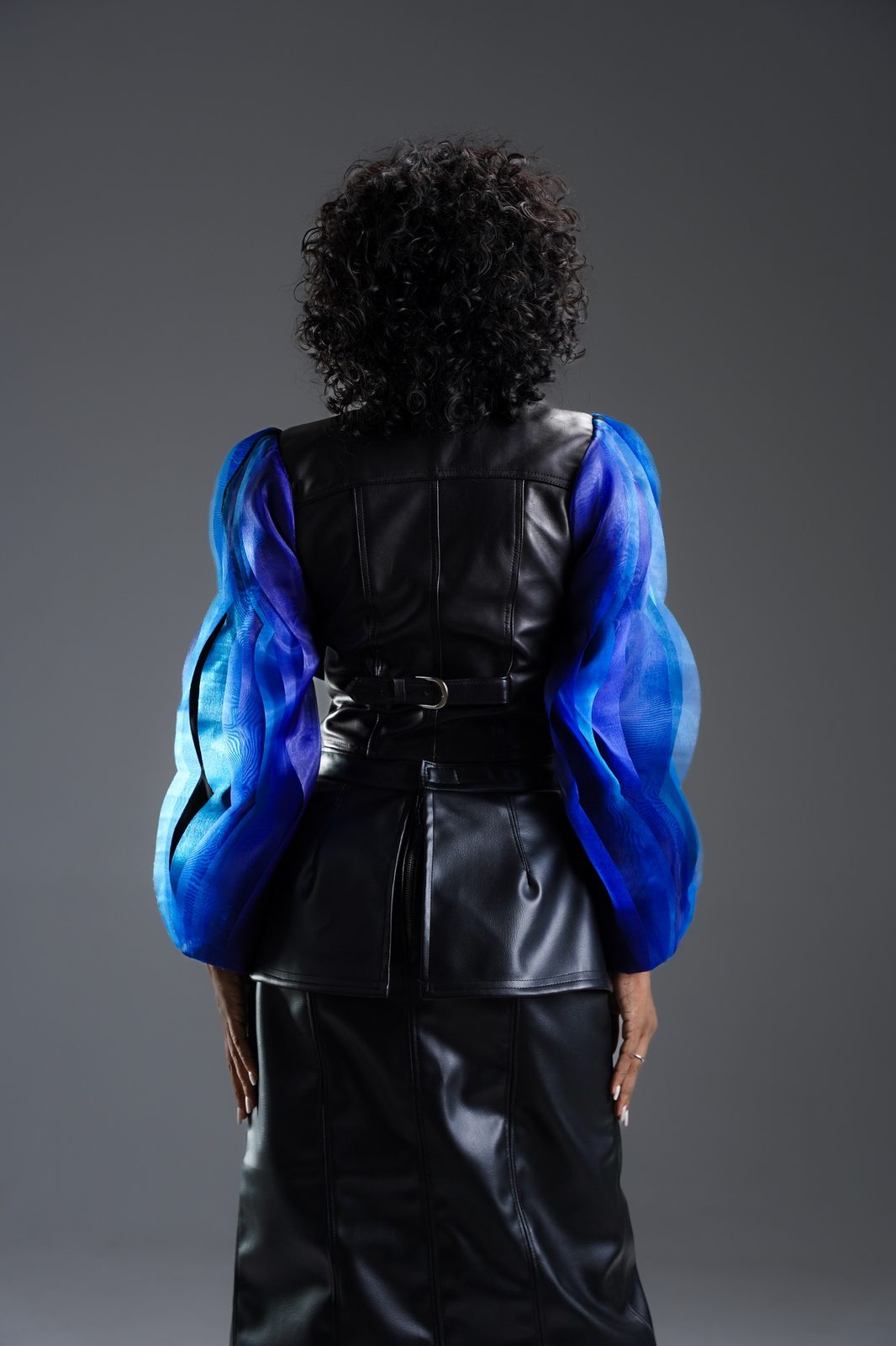 LOOK 01