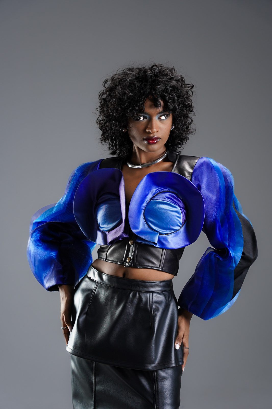 LOOK 01