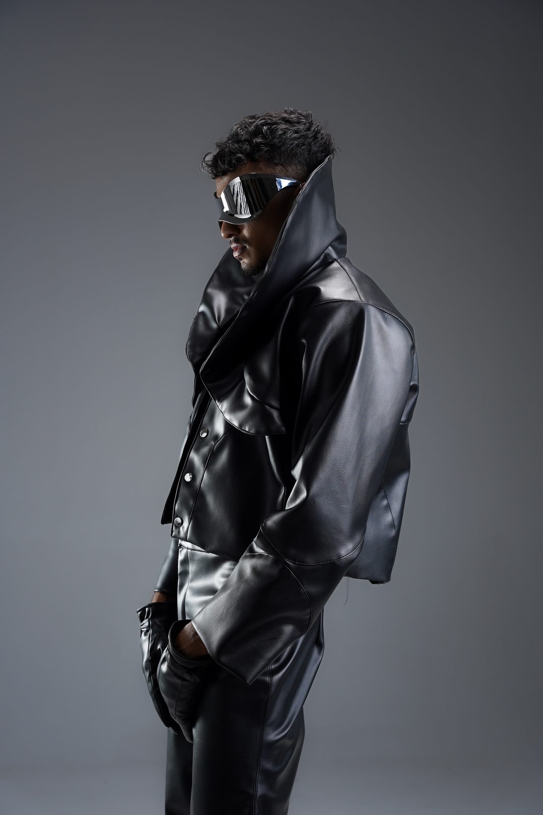 LOOK 02