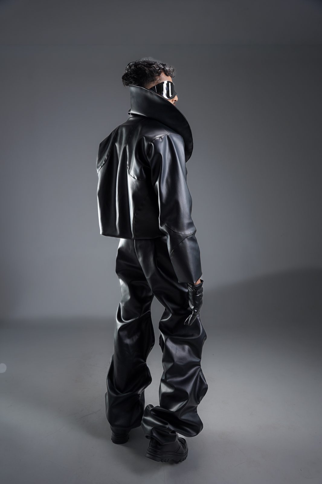 LOOK 02