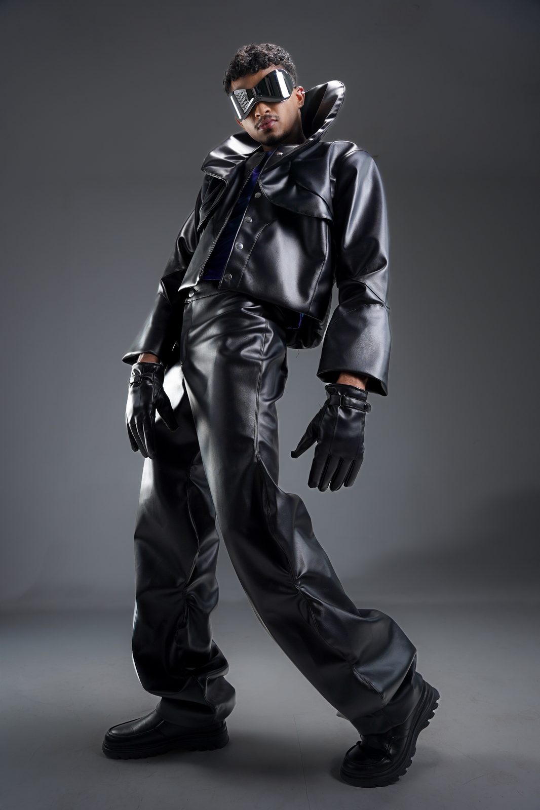 LOOK 02